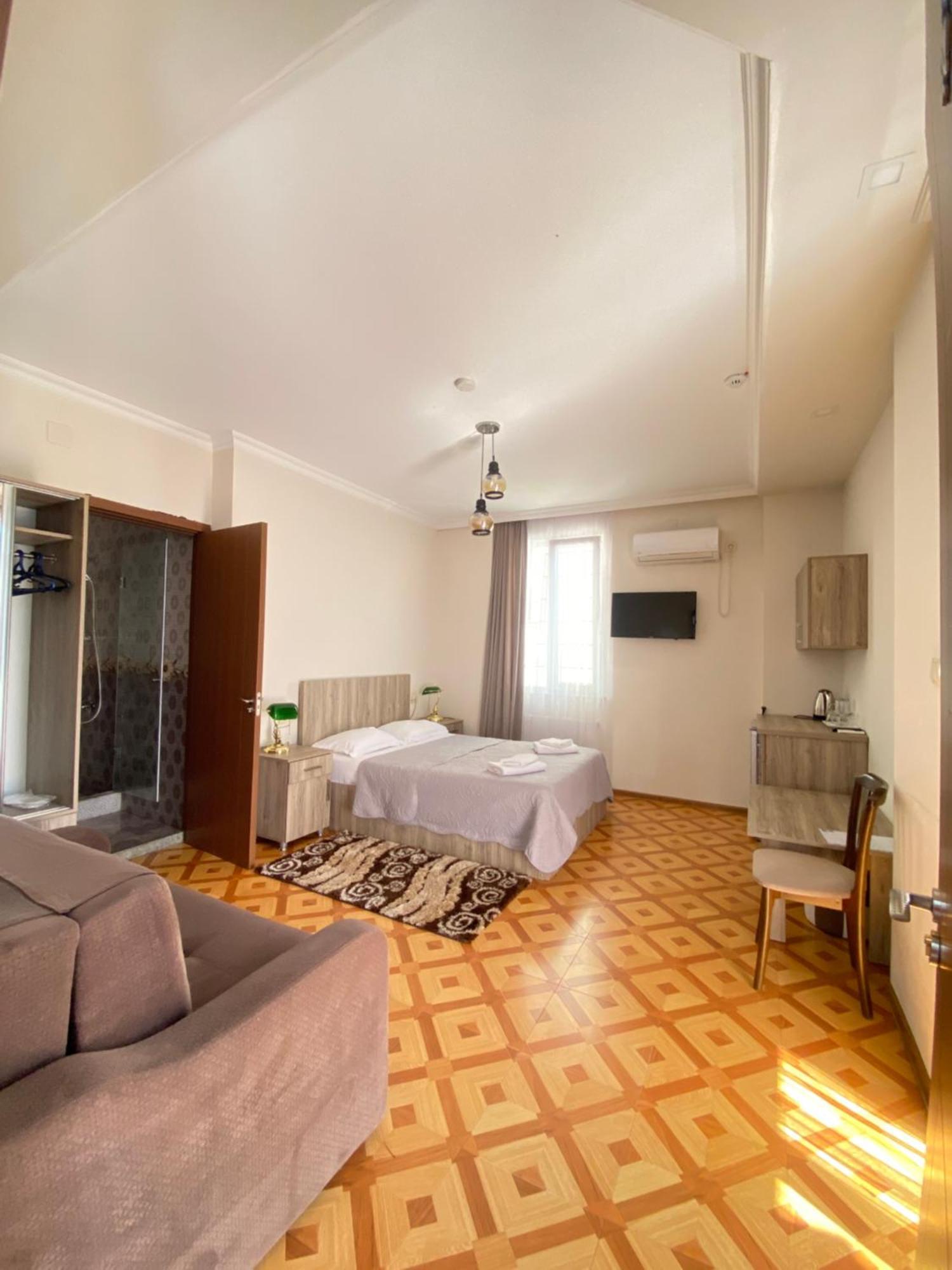 Hotel Garanti Batoemi Buitenkant foto
