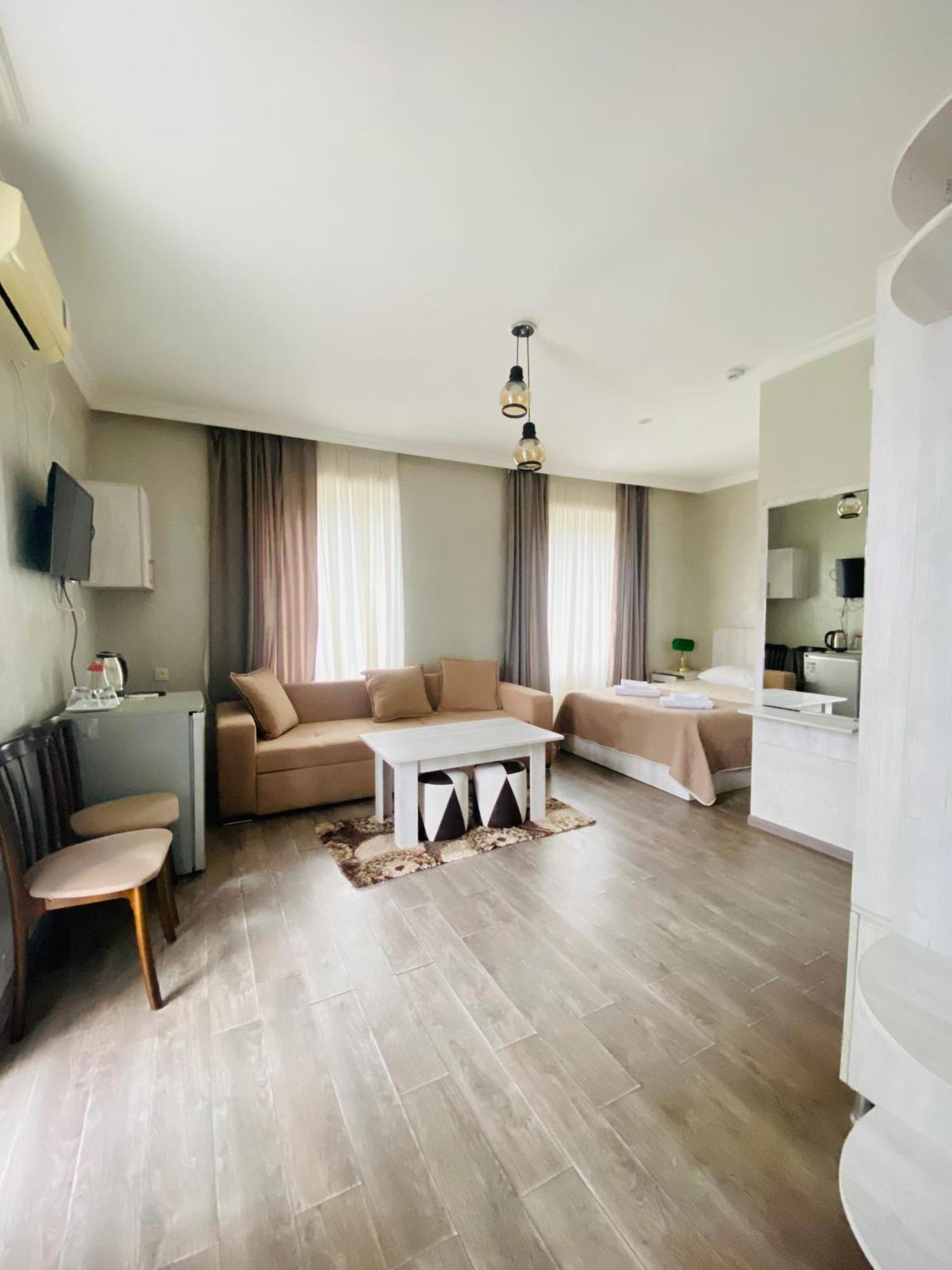 Hotel Garanti Batoemi Buitenkant foto