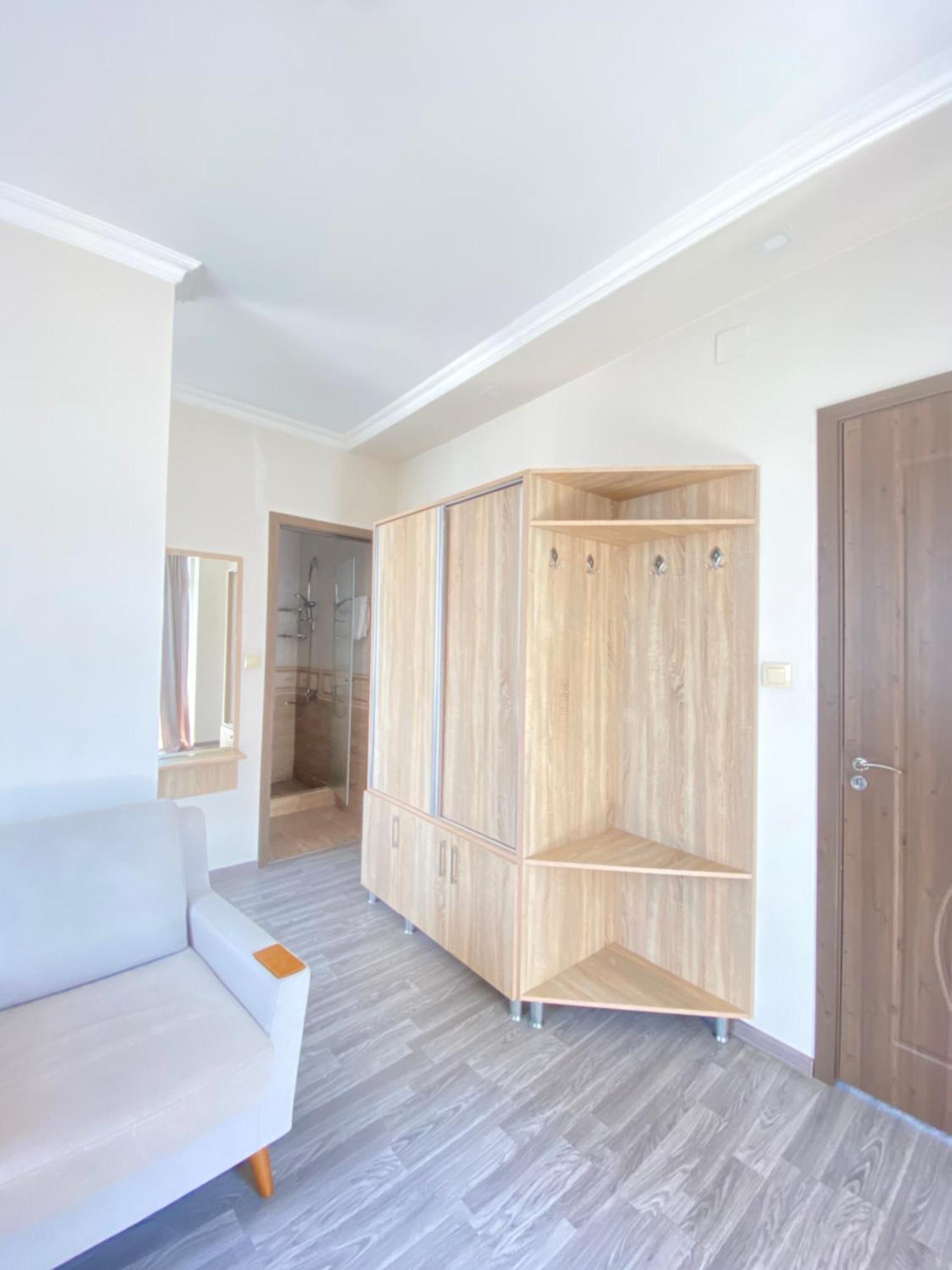Hotel Garanti Batoemi Buitenkant foto