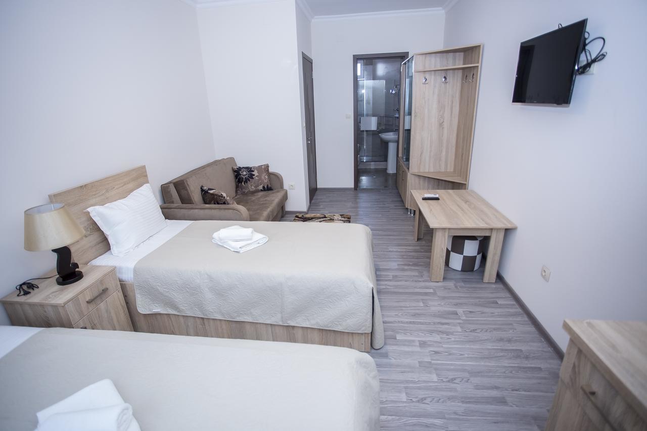 Hotel Garanti Batoemi Buitenkant foto